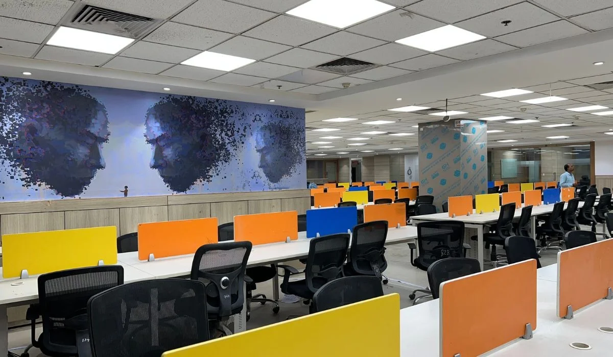Executive Boardroom: STC 48dB Acoustic Partitions & Double-Glazed System