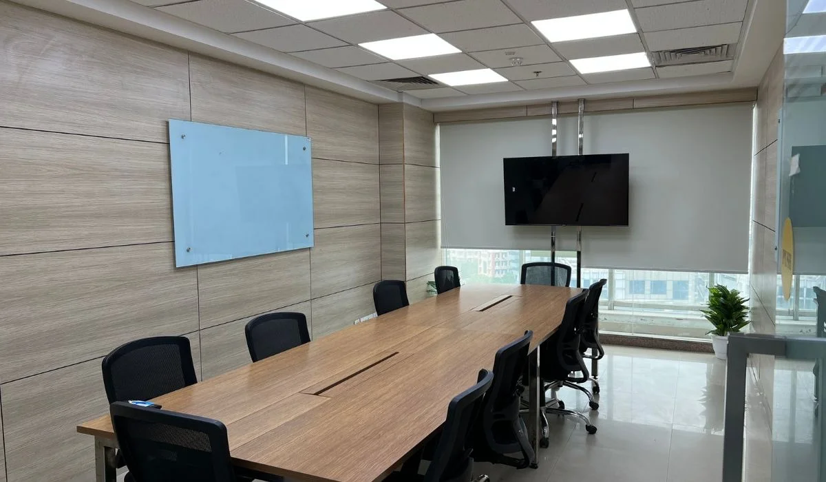 Collaborative Hub: Transition Between Heavy-Duty Vinyl Plank & Carpet Tiles