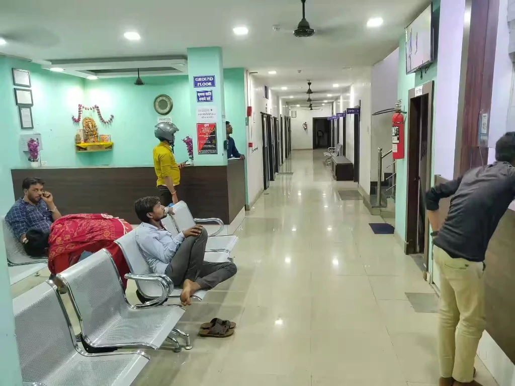 Hospital Reception & OPD Atrium — Heavy-Traffic Anti-Skid Flooring & Acoustic Ceiling